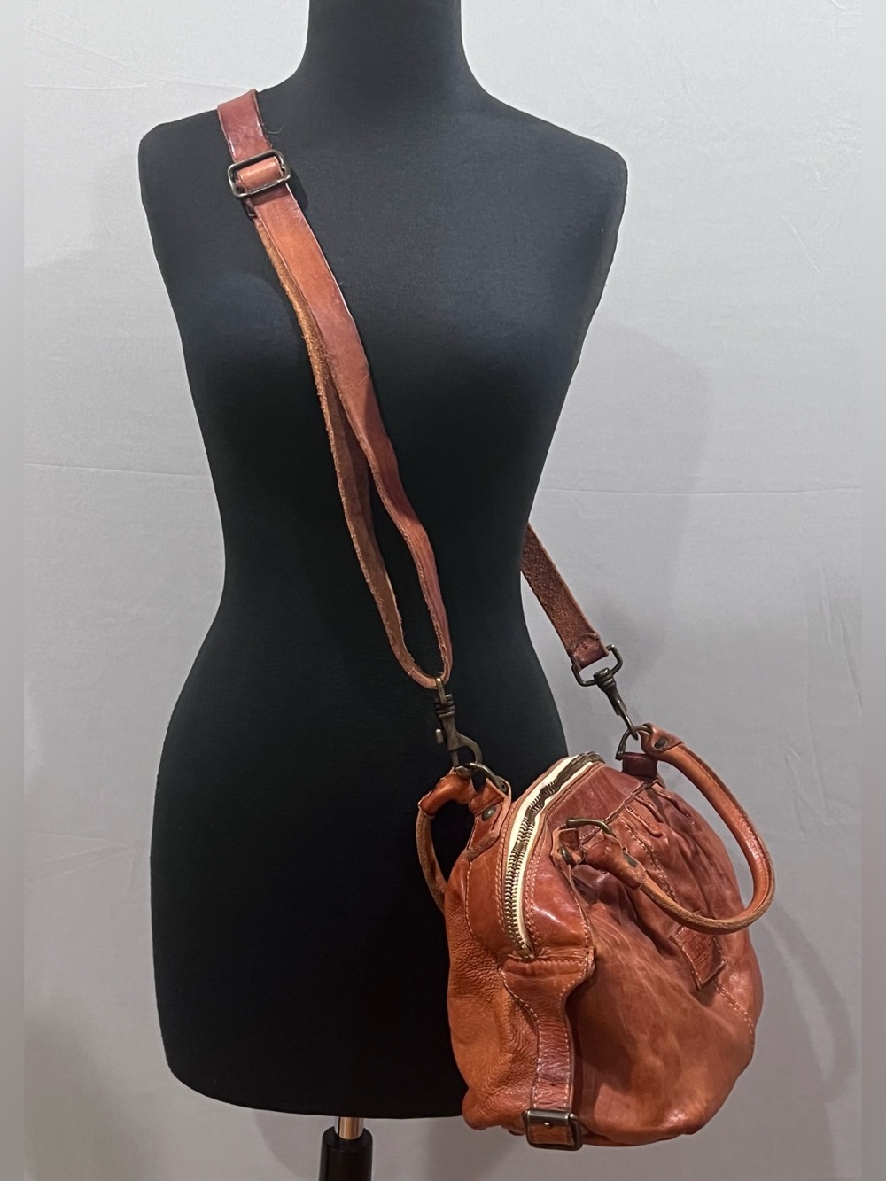 Campomaggi Leather Hand Bag - Picture 16 of 16
